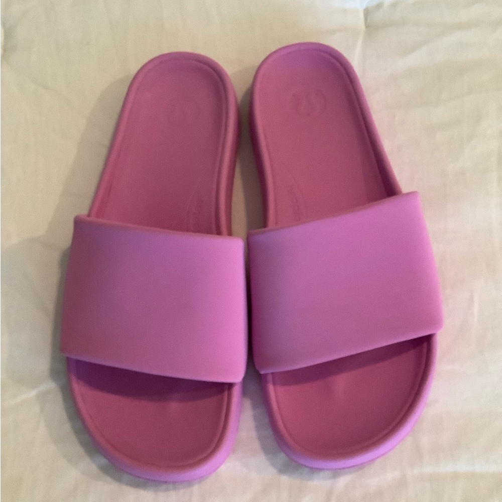 Lululemon pink slides